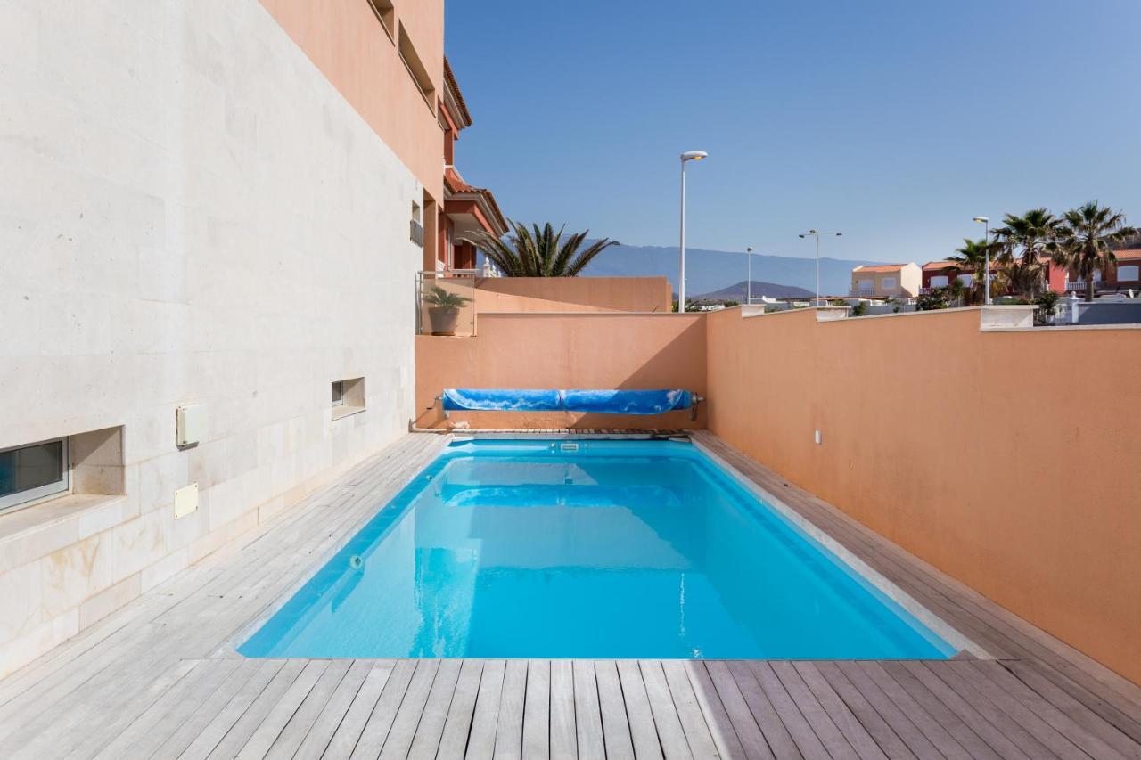 Dom wakacyjny Modern House With Private Swimming Pool